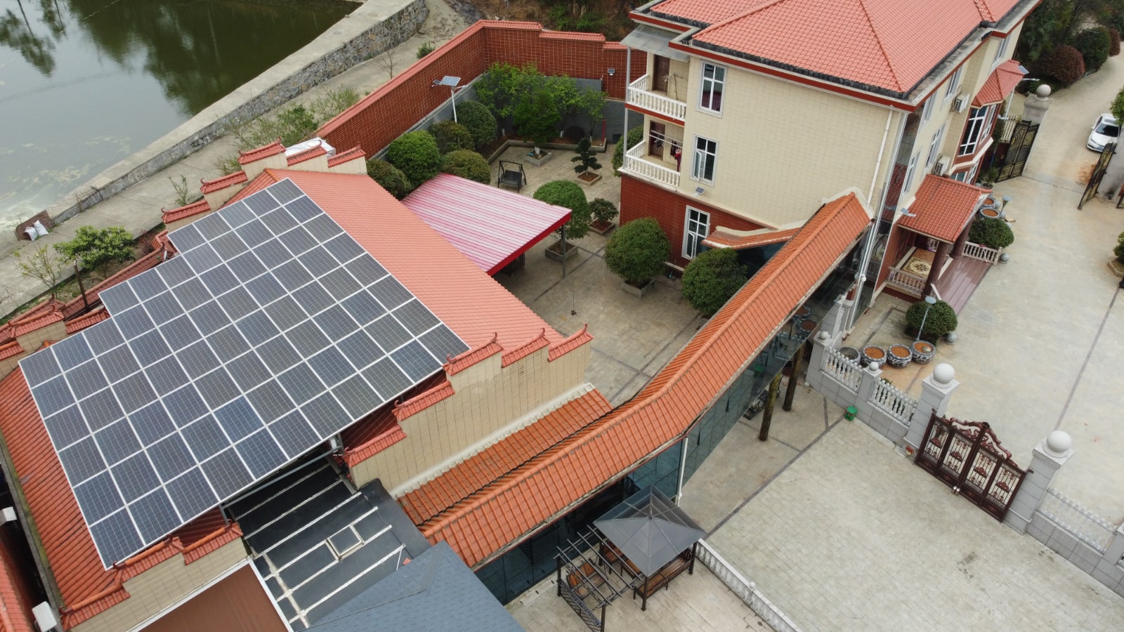 太陽能光伏發電.jpg 太陽能光伏發電.jpg