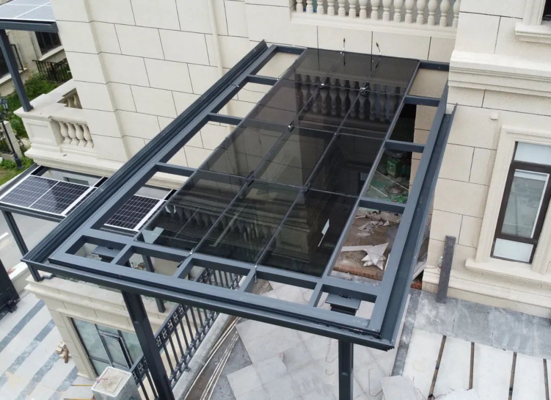 諜照曝光！鑫和集團光電建材新品組件運抵華中倉儲中心，金融建站/渠道招商模式有望更加多元