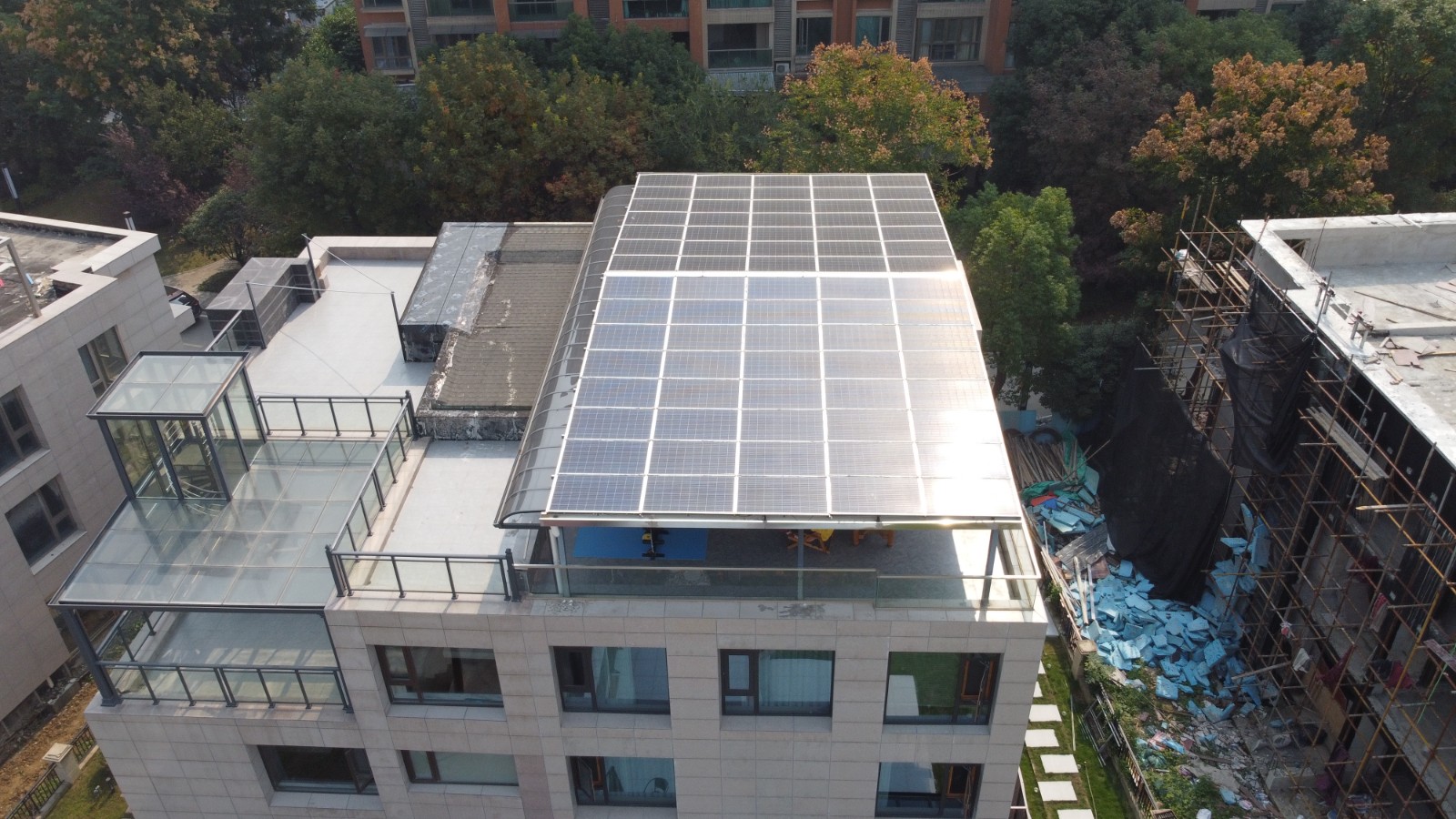 別墅屋頂為什么特別適合安裝光伏發電系統？