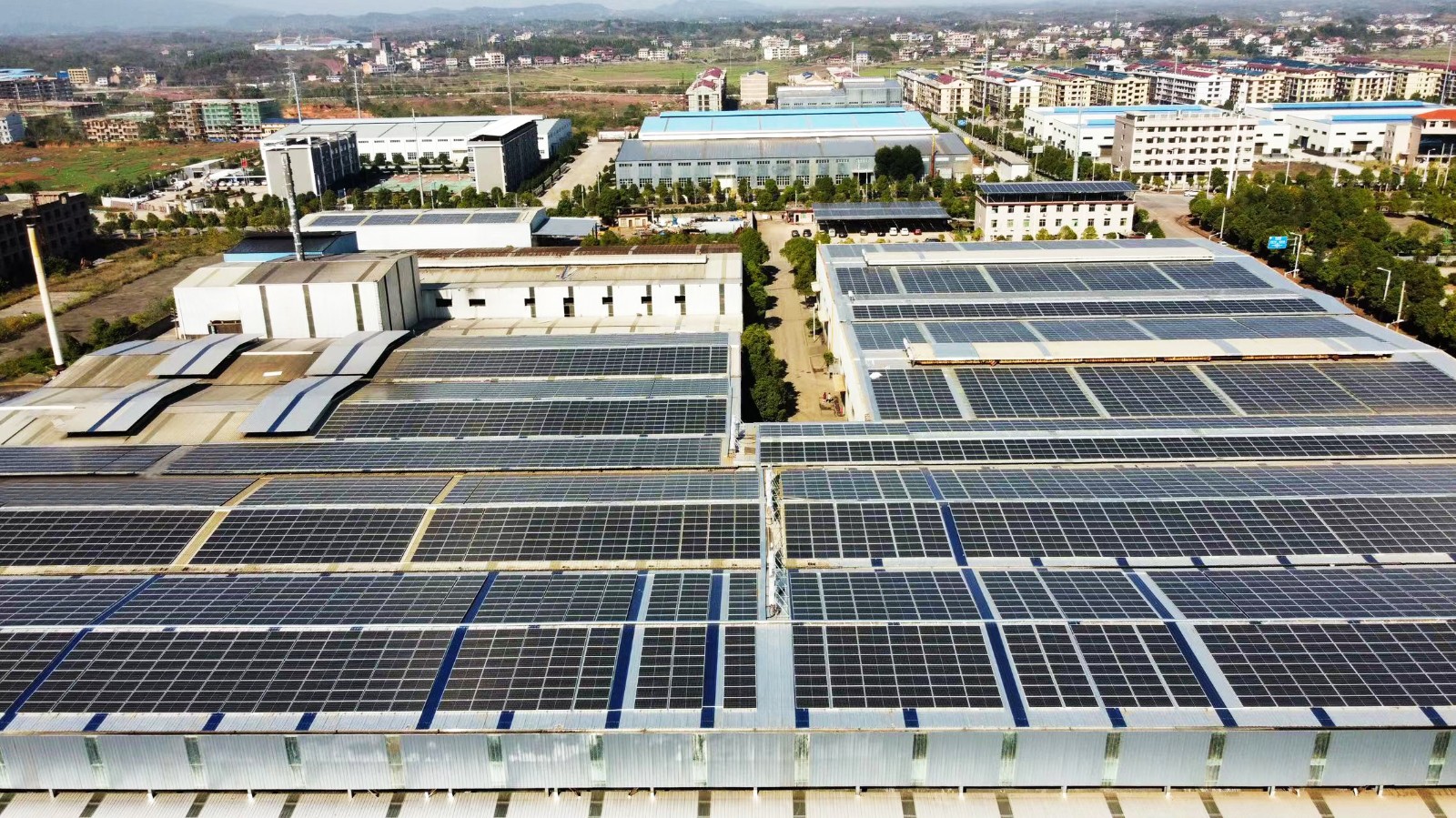 6月以來，室外溫度居高不下！多地供電緊張，光伏電站或將為工商業企業帶來“用電自由！